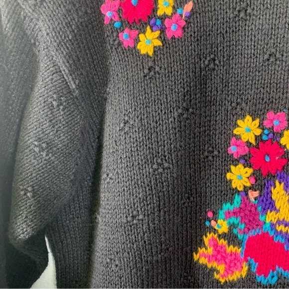 Northern Isles Portraits Womens Hand Knit Black Size Large Floral Sweater Warm - Picture 8 of 15